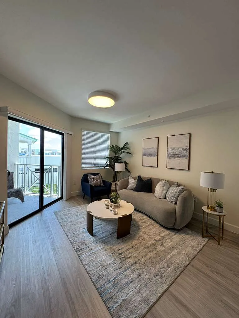 1 bed, 814 sqft, $2,150 — Photo 3