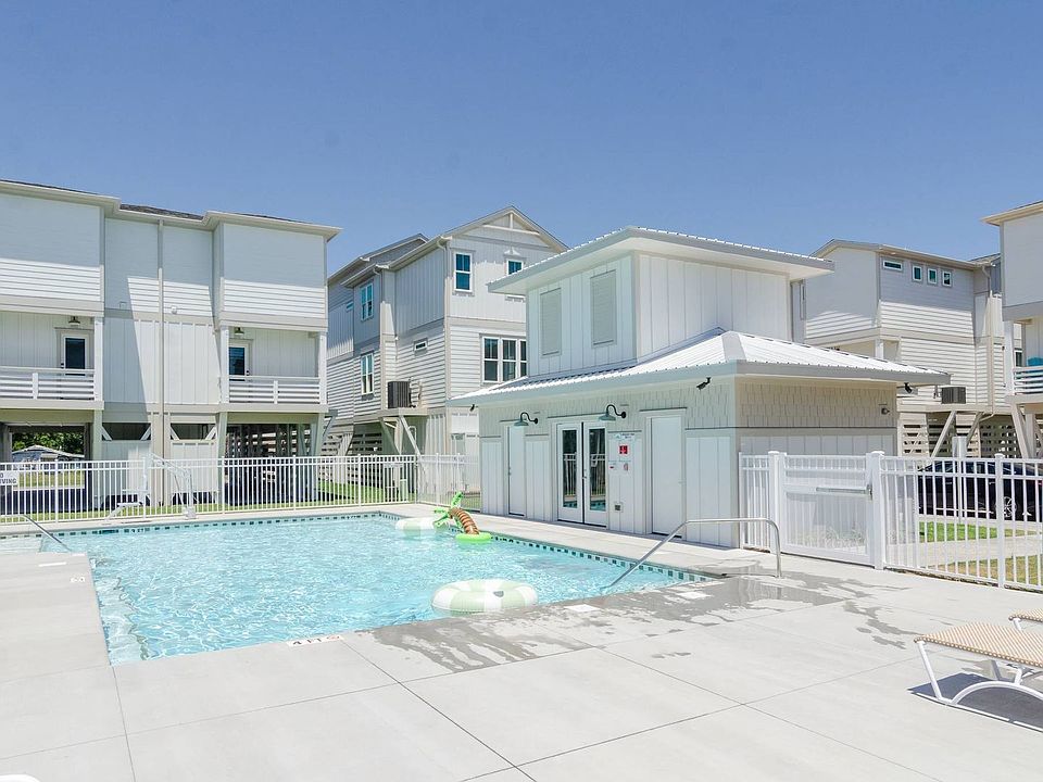 1st image of 902 2nd St S #2