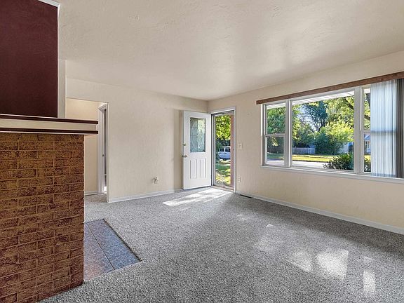 4th image of 542 Clover Ln