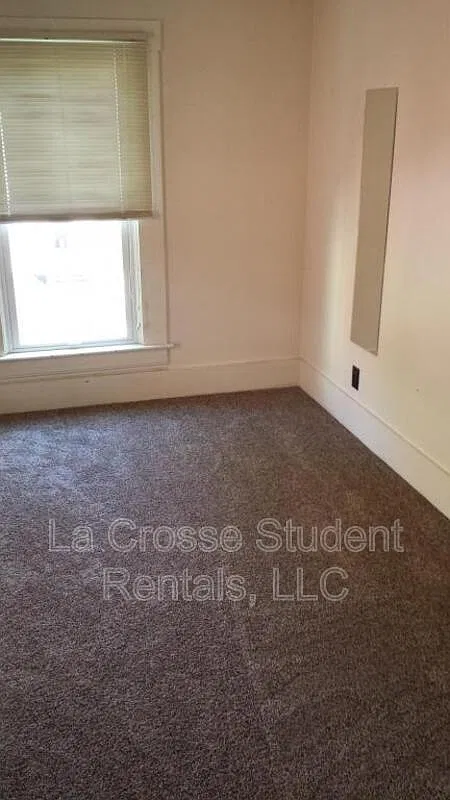 5 bed, 2.0 bath, 2500 sqft, $2,500 — Photo 4
