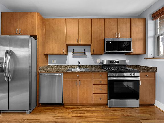 5th image of 2546 W George St APT 3