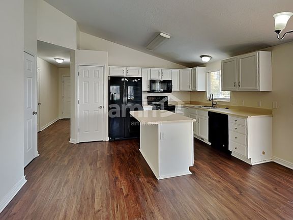 3rd image of 2526 N Pear Pl
