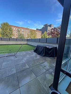 Rented by EXR | media 17