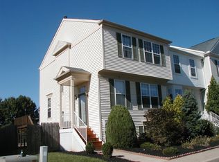 16 Denny Cir, Newark, DE 19702