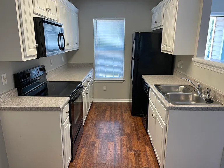 2104 Julius Dr — Photo 2