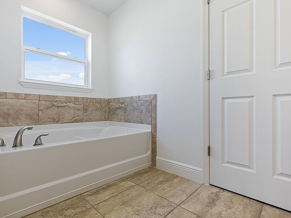 2nd image of 409 Athabasca Ct