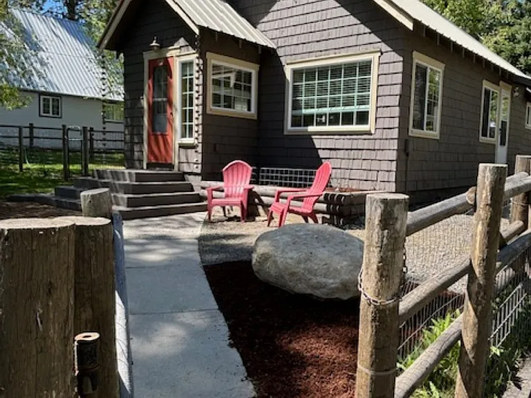 207 Colorado St — Photo 2