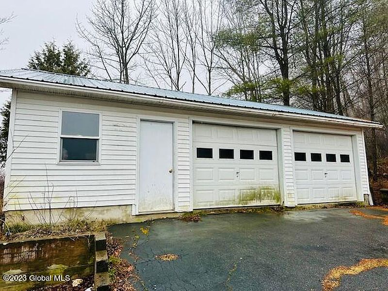 4th image of 2415 S Moriah Road