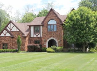 5571 Hidden Pines Ct, Williamsville, NY 14221