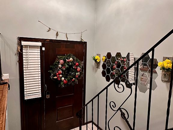 Foyer.