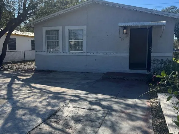 1940 NW 96th St, Miami, FL 33147