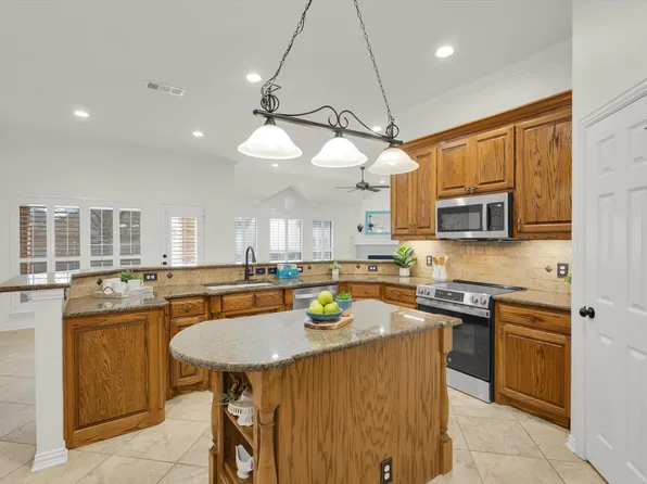 509 Surry Ct, Saginaw, TX 76179