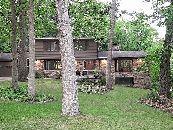2nd image of 8069 Amber Ln
