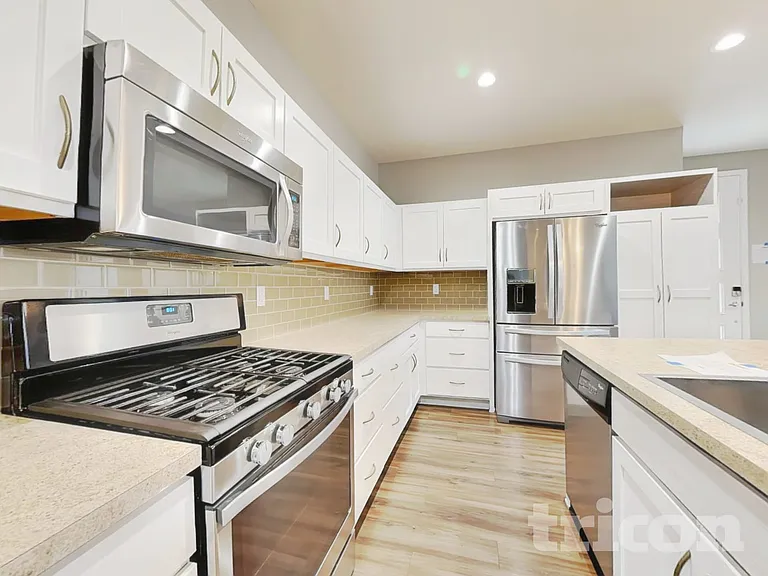 10239 Southlawn Cir — Photo 4