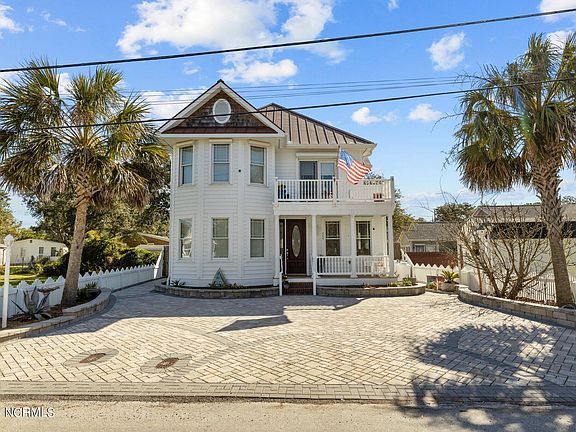 3rd image of 200 Fulford Street