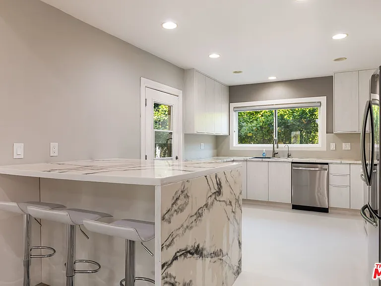 1112 S Highland Ave — Photo 9
