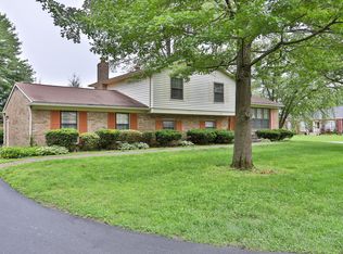 9000 Lethborough Dr, Jeffersontown, KY 40299