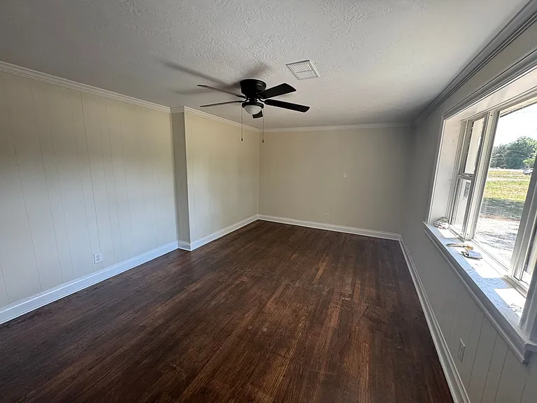 1586 Washington Rd — Photo 3