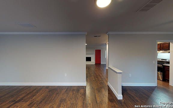 3rd image of 2803 Lake Emerald St