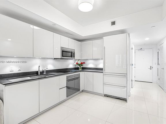 4th image of 1010 Brickell Ave #1710