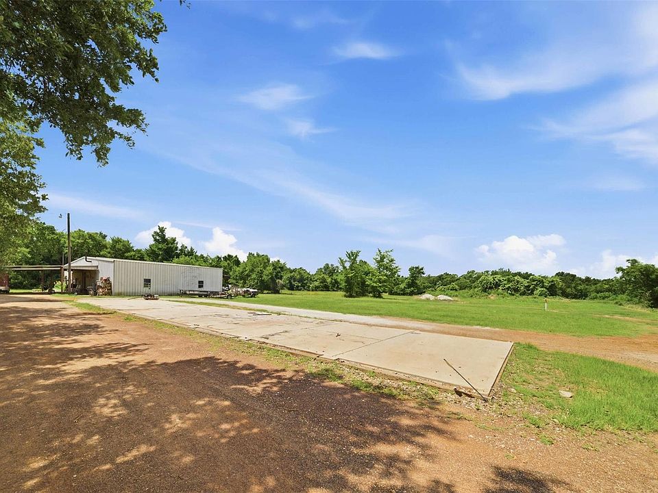 1st image of 301 Cooks Ln