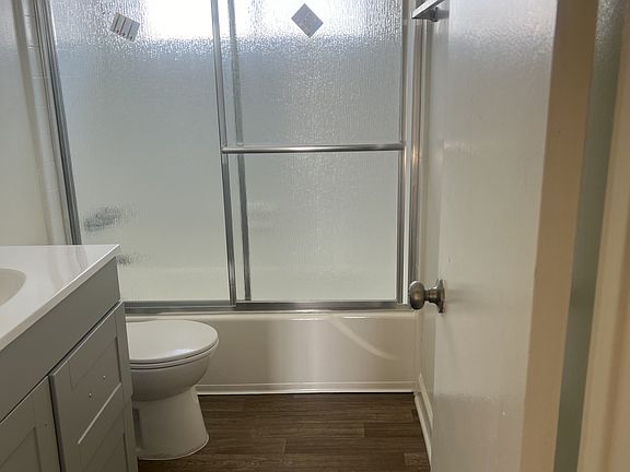 5th image of 229 W Queen St APT 14