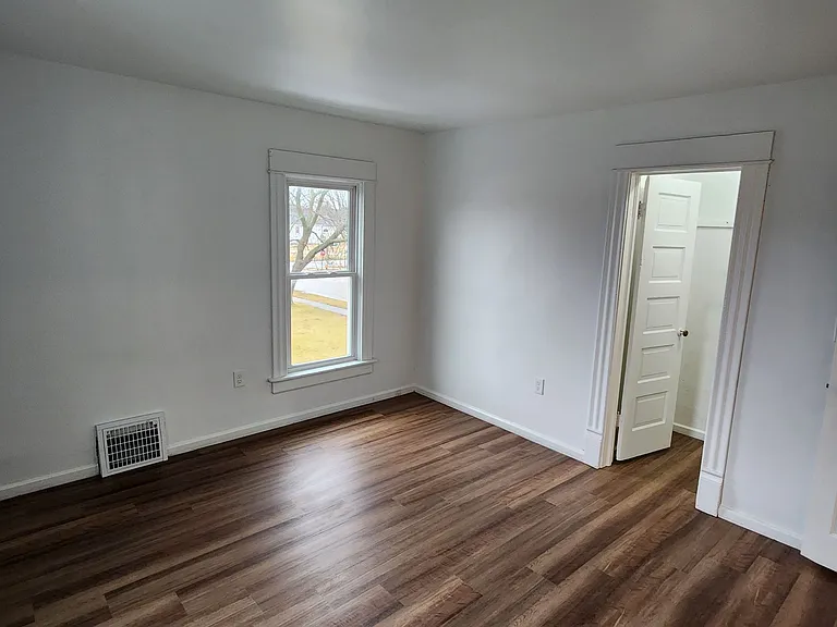 2320 Howe St — Photo 6