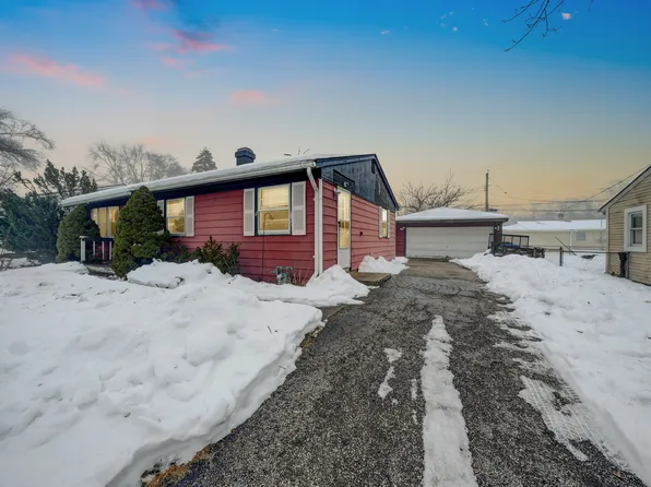 104 Adobe Cir, Carpentersville, IL 60110