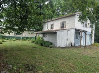 141 4th St, Belvidere, NJ 07823