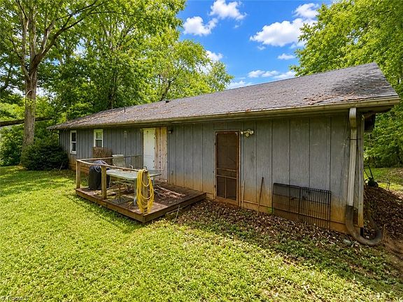 3rd image of 212 Bermuda Dr