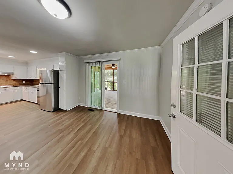 340 12th St SW — Photo 10
