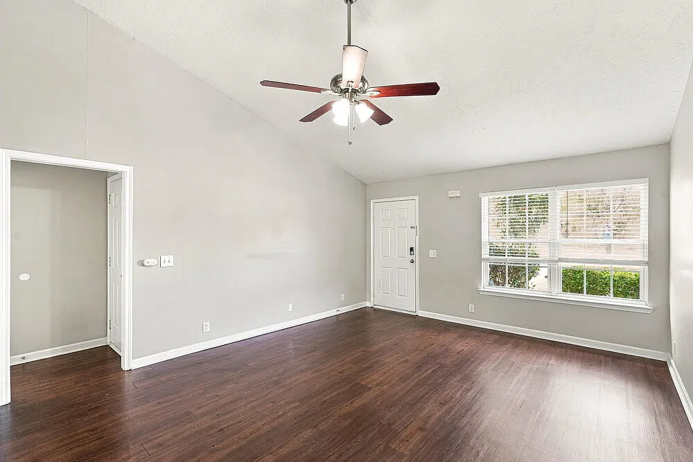 3 bed, 2.0 bath, 1220 sqft, $1,835 — Photo 4