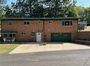 61 Leicester Dr, Akron, OH 44319