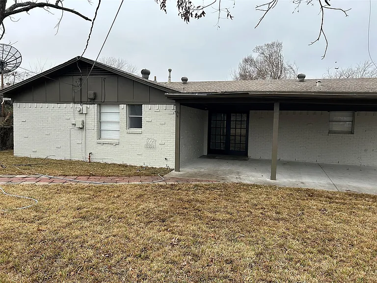 220 N Bernice Dr — Photo 8