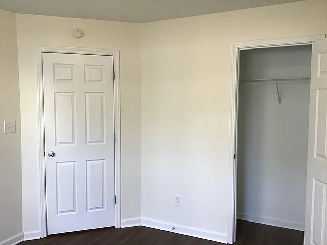 2512 Walnut Tree Ln — Photo 17