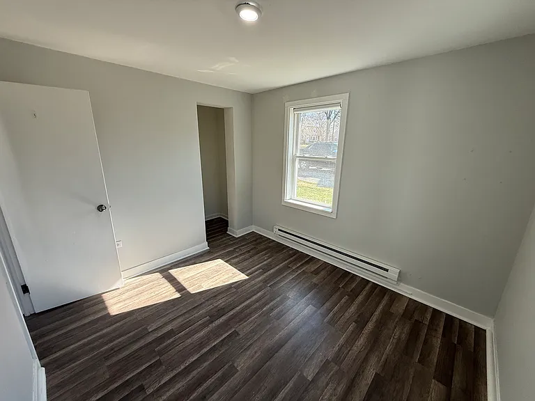 17W287 Halsey Rd — Photo 6