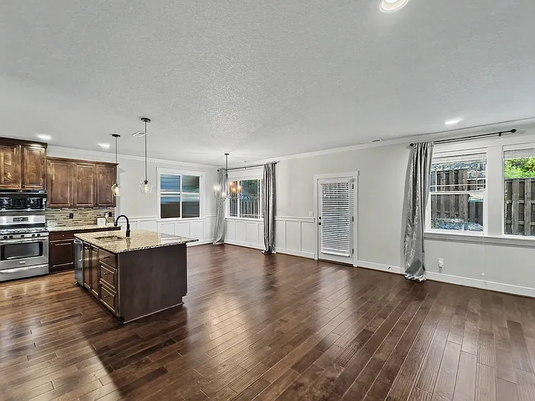 7615 Applegate Dr — Photo 12