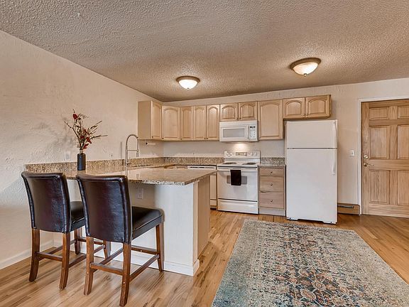 3rd image of 1410 N York St APT 26