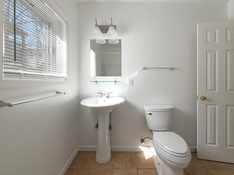 342 Mathews Ave NE #A — Photo 15