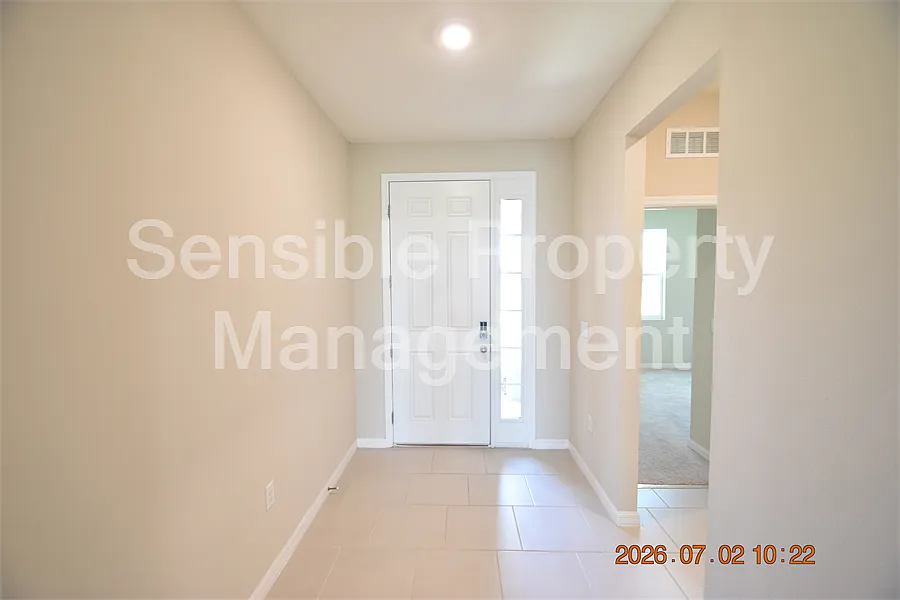 4 bed, 2.5 bath, 2037 sqft, $2,600 — Photo 2