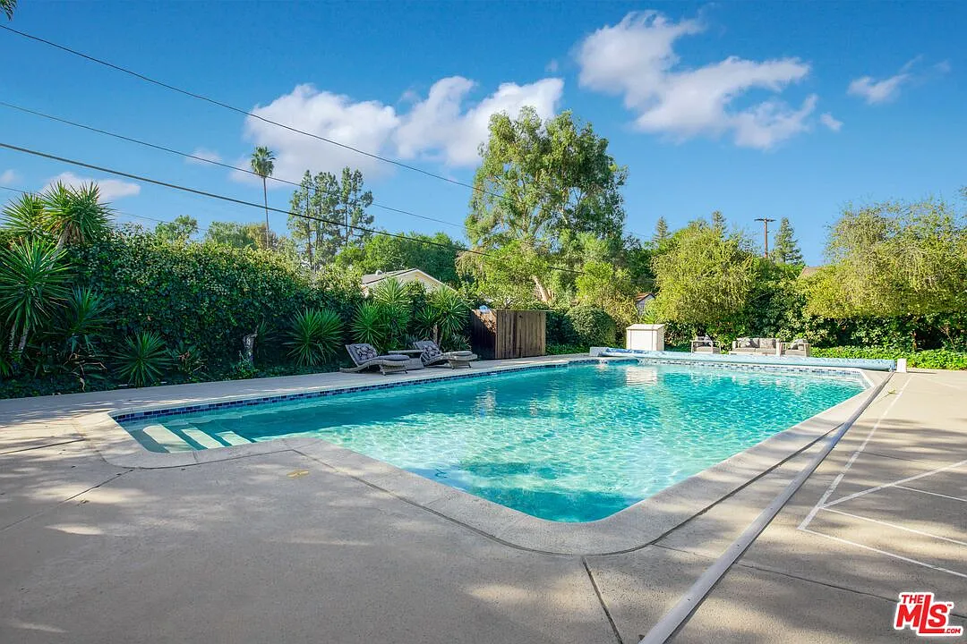4 bed, 3.5 bath, 2256 sqft, $9,900 — Photo 2