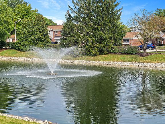 5th image of 499 W Clare Ct