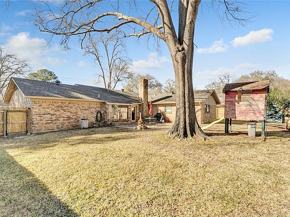 3rd image of 3818 Brookwood Dr