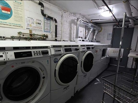 5th image of 203 W 91st St #3E