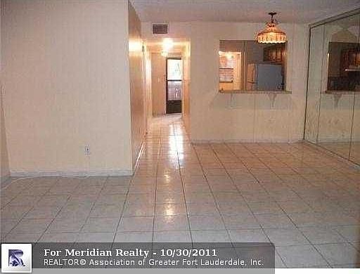 3rd image of 1021 Mockingbird Ln APT 204