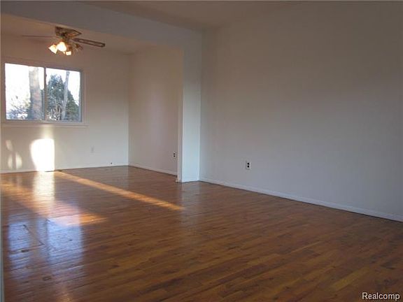 3rd image of 45296 Sterritt St