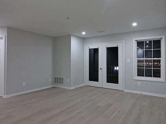 4th image of 520 N Piedmont St #201