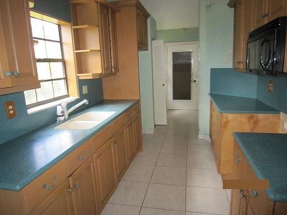 3rd image of 5263 Helene Cir