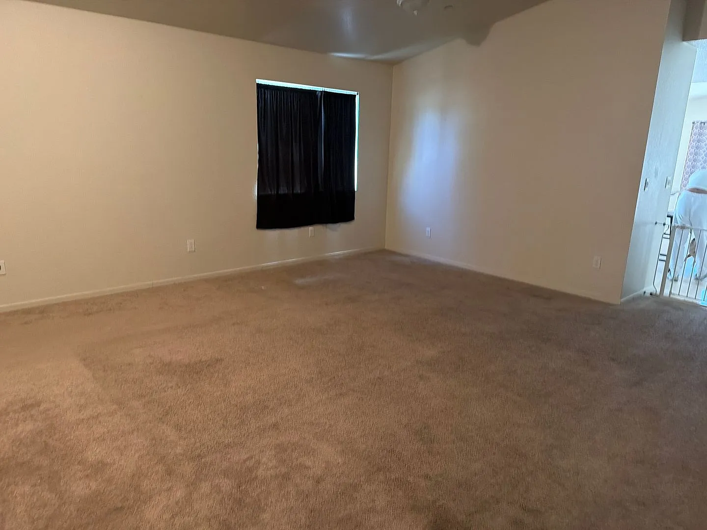 Beautiful Single Story Home On Corner Lot — Photo 2