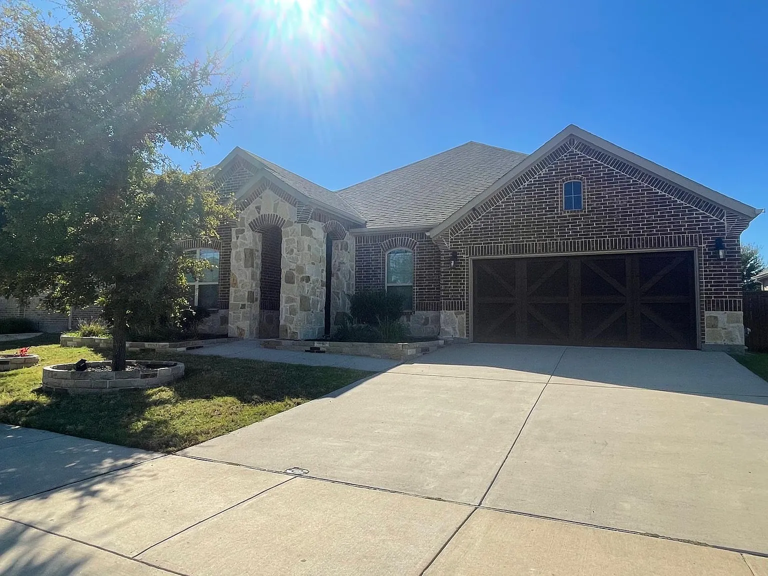 4 bed, 2785 sqft, $3,300 — Photo 2